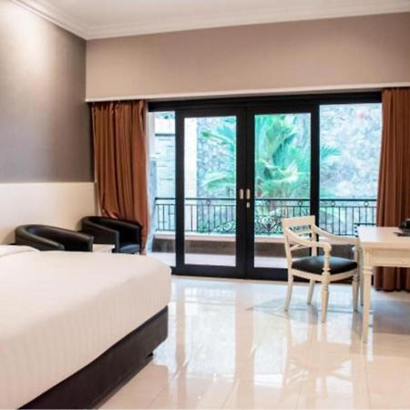 Luminor Hotel Jember By Wh מראה חיצוני תמונה