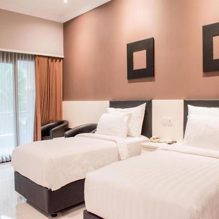 Luminor Hotel Jember By Wh מראה חיצוני תמונה