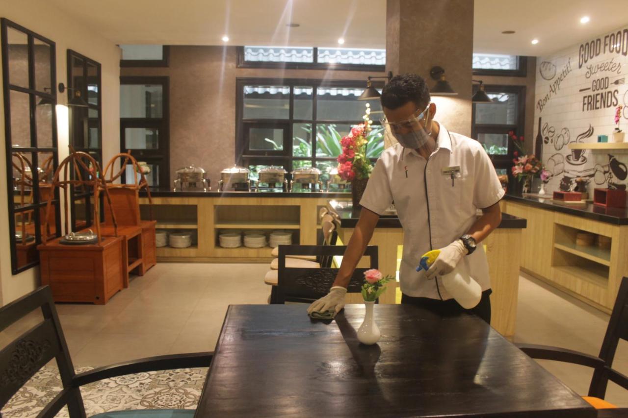 Luminor Hotel Jember By Wh מראה חיצוני תמונה