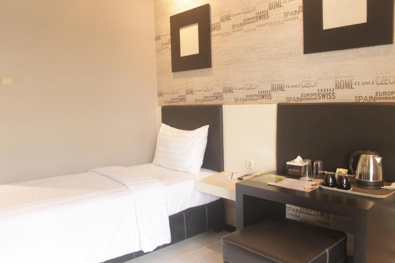Luminor Hotel Jember By Wh מראה חיצוני תמונה