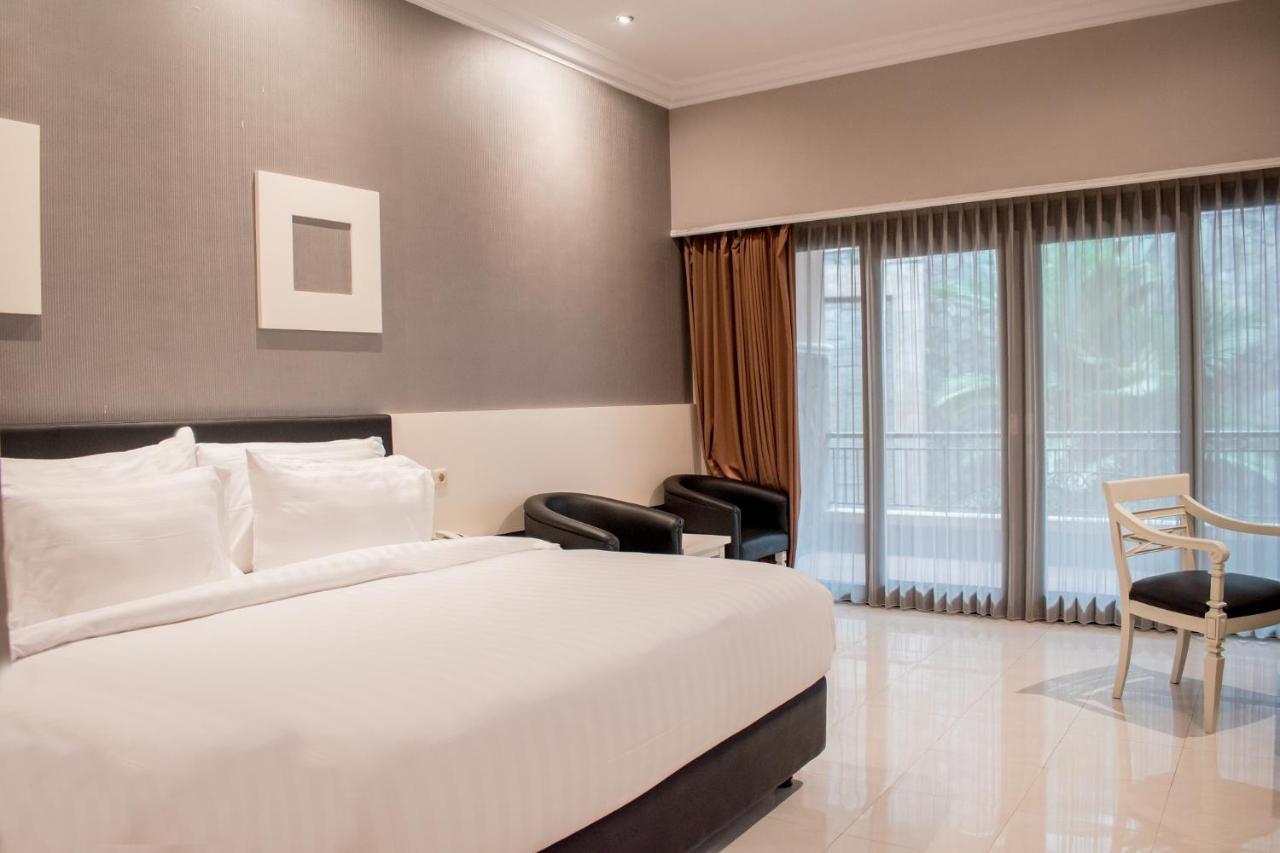 Luminor Hotel Jember By Wh מראה חיצוני תמונה