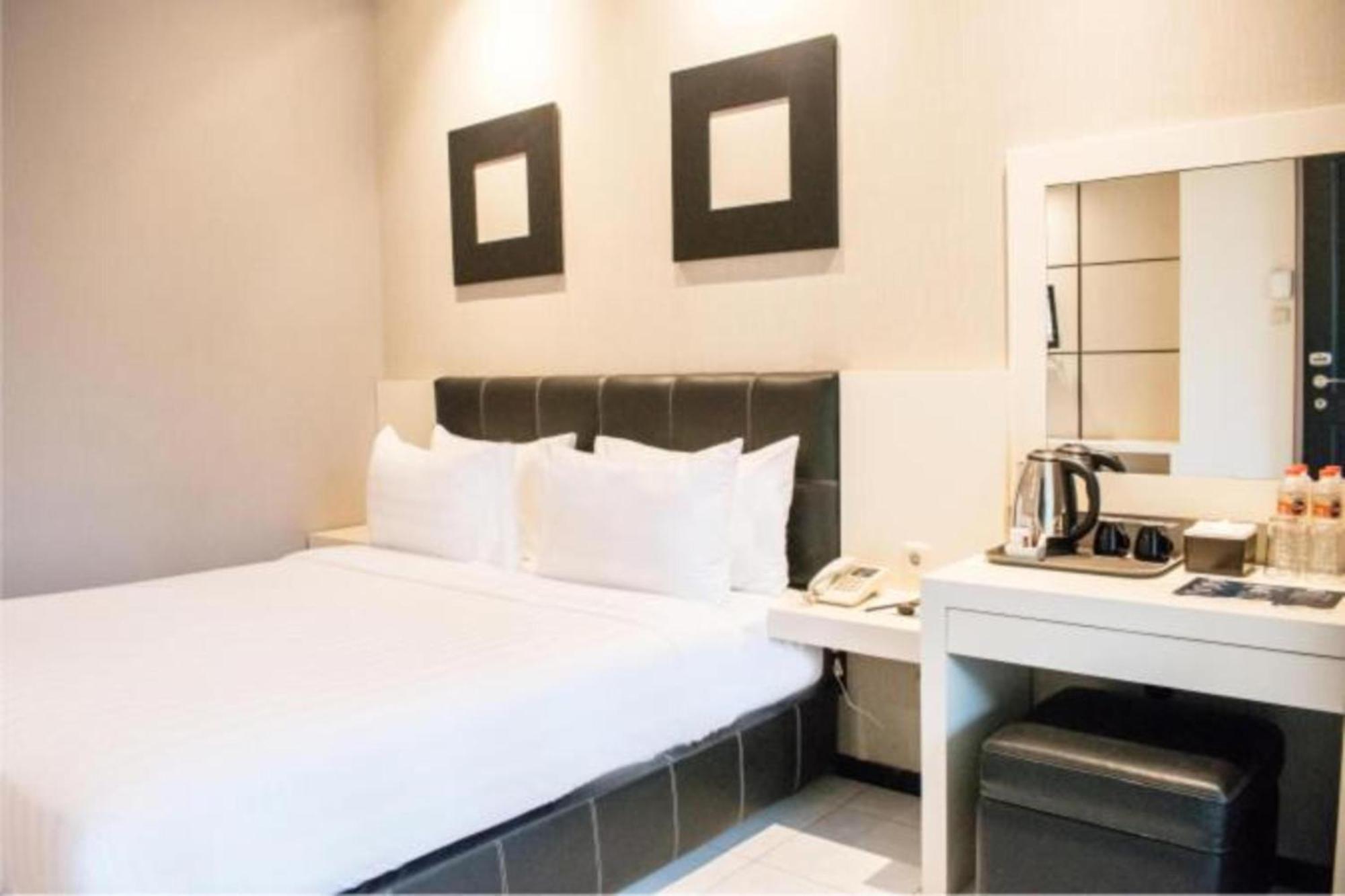 Luminor Hotel Jember By Wh מראה חיצוני תמונה