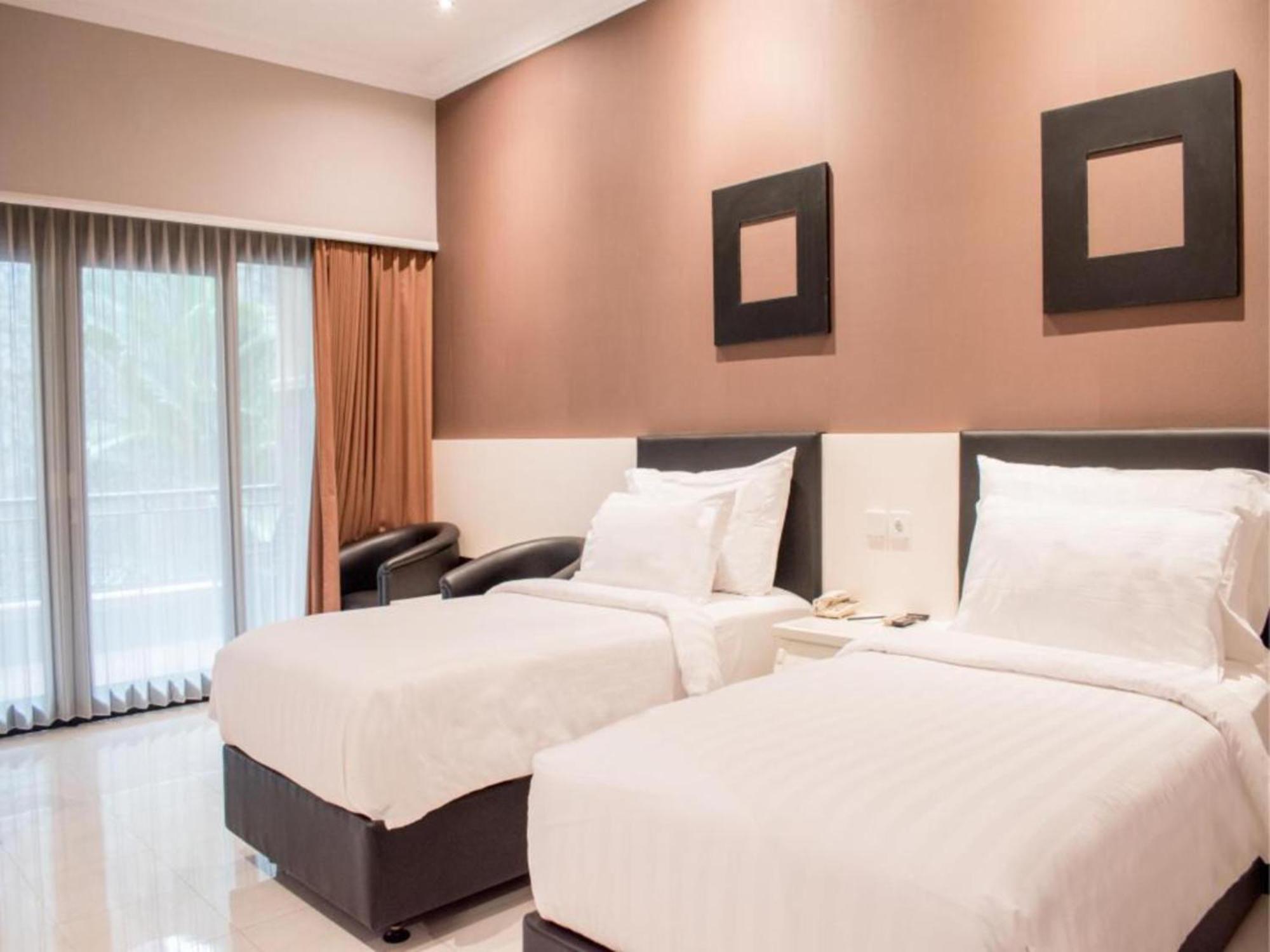 Luminor Hotel Jember By Wh מראה חיצוני תמונה