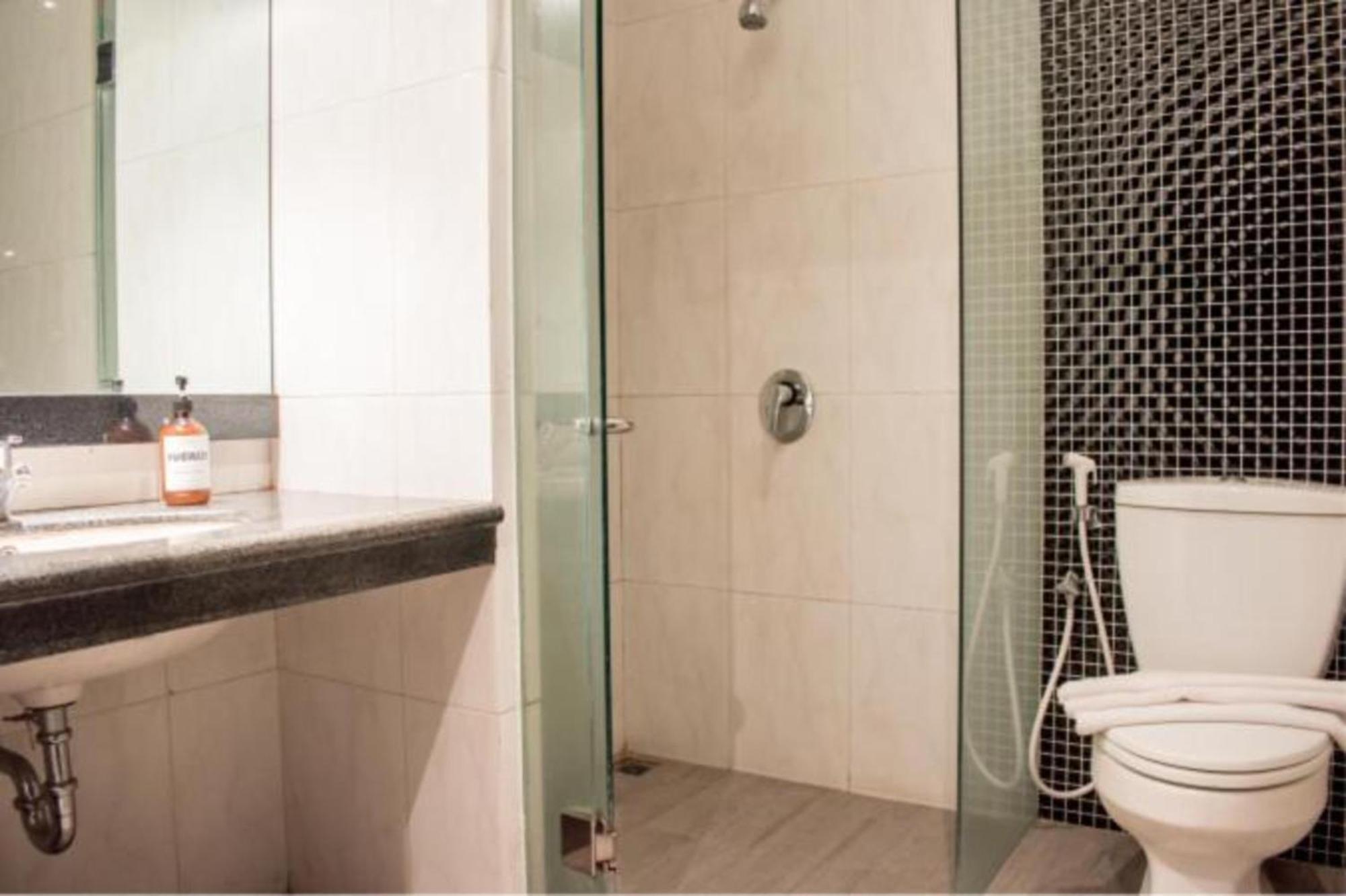 Luminor Hotel Jember By Wh מראה חיצוני תמונה