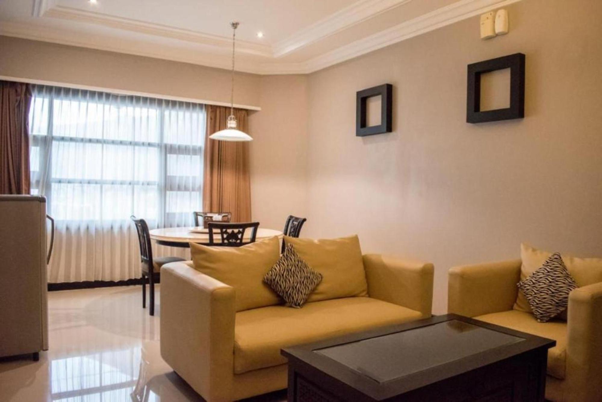Luminor Hotel Jember By Wh מראה חיצוני תמונה